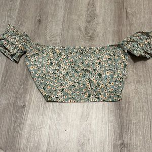 Off-the shoulder crop top
